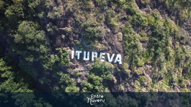 Letreiro de Itupeva em meio à natureza