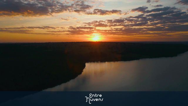 Mais um ângulo diferenciado desse por do sol! — vídeo aéreo de Chapadão do Sul