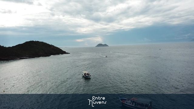 Mar de Búzios — vídeo aéreo de Armação dos Búzios