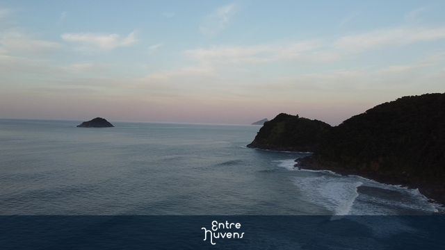 Mar de Camburi - SP, Litoral Norte — vídeo aéreo de São Sebastião