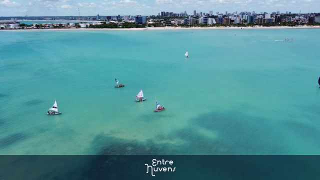 Mar de Pajuçara Alto — vídeo aéreo de Maceió