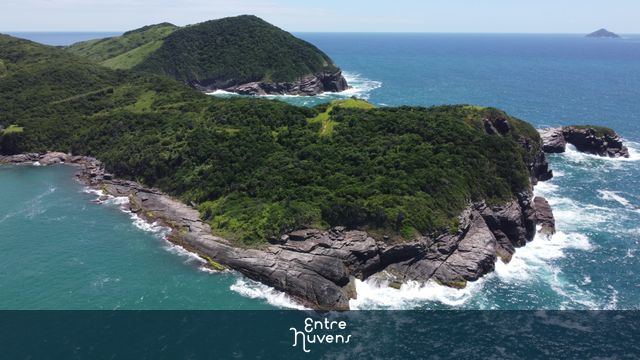 Mar, Vegetação e Pedras