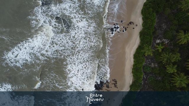 Mar visto de cima — vídeo aéreo de Ilhéus