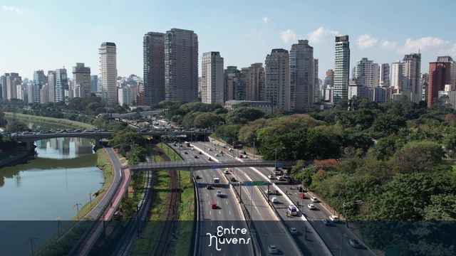 Marginal Pinheiros altura do Shopping JK — vídeo aéreo de São Paulo