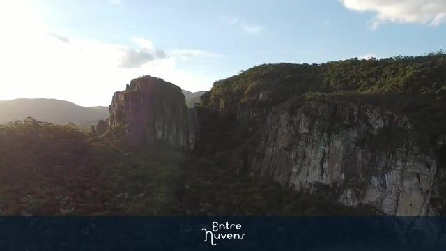 Montanha, Pedra da tartaruga  — vídeo aéreo de Barão de Cocais