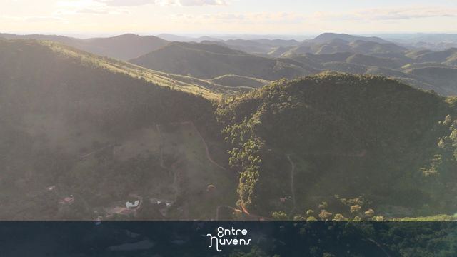 Montanhas de Minas Gerais - capturado entre Virgolandia e Peçanha  — vídeo aéreo de Virgolândia