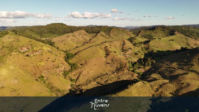 Montanhas de Minas Gerais — vídeo aéreo de Peçanha