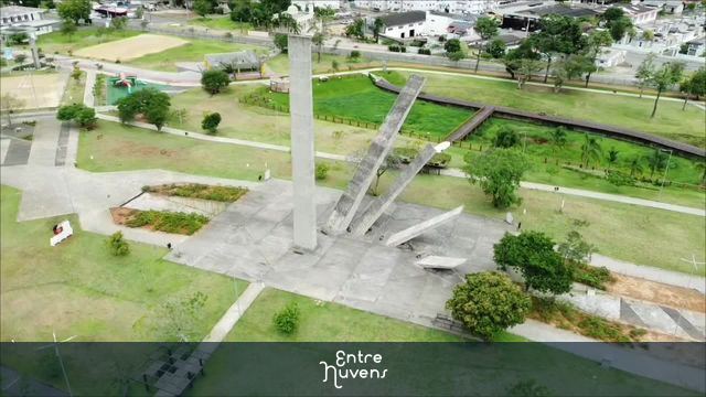 Monumento às Etnias (5 dedos) — vídeo aéreo de Criciúma