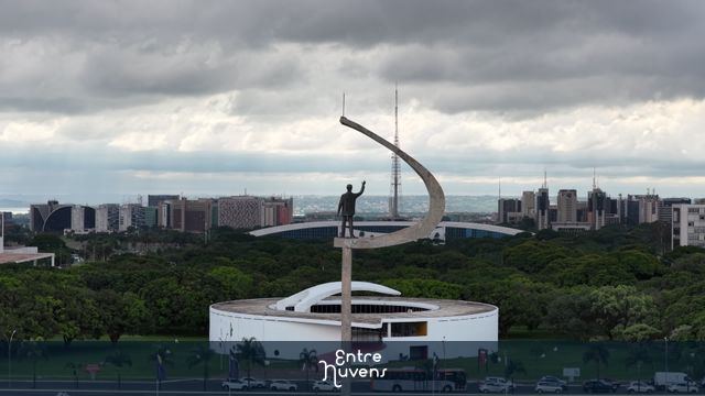 Monumento de JK e Museu Nacional em Brasília