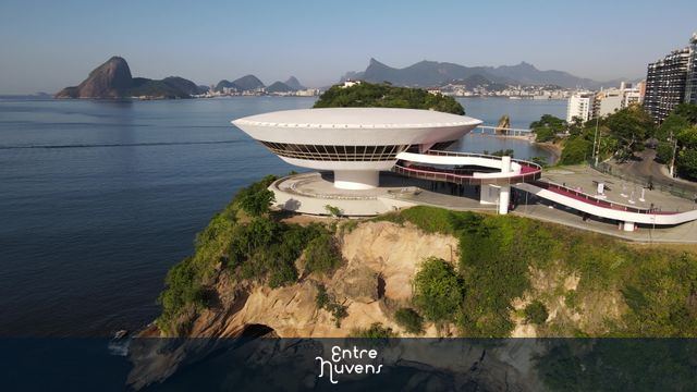 Museu de Arte Contemporânea de Niterói e Vista do Rio de Janeiro ao Fundo