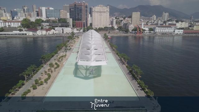 Museu do Amanhã à beira da Baía de Guanabara