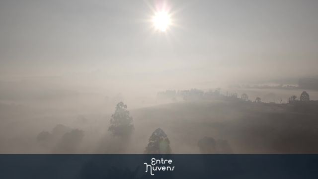 nascer do sol com neblina — vídeo aéreo de Três Corações