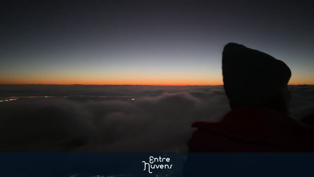 Nascer do Sol Morro Cambirella — vídeo aéreo de Palhoça