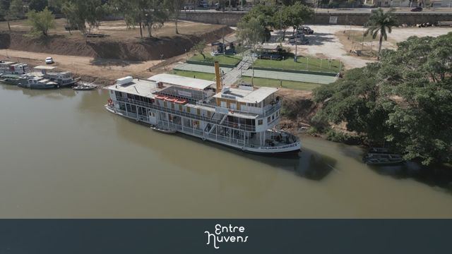Navio Benjamim Guimarães, margens do rio São Francisco — vídeo aéreo de Pirapora