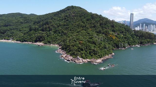 Navio Pirata  — vídeo aéreo de Balneário Camboriú
