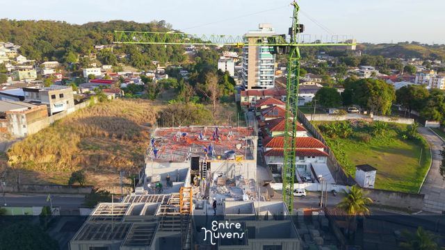 Obra de edifício residencial em andamento — vídeo aéreo de Duque de Caxias