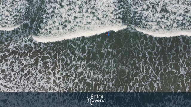 Onda  — vídeo aéreo de Praia Grande