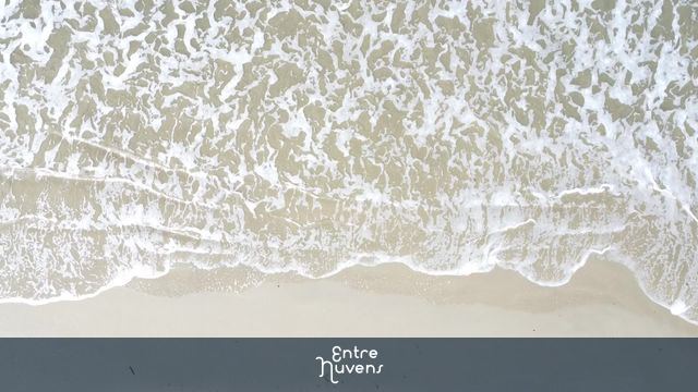 ondas calmas — vídeo aéreo de Matinhos