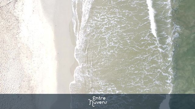 ondas de lado — vídeo aéreo de Matinhos