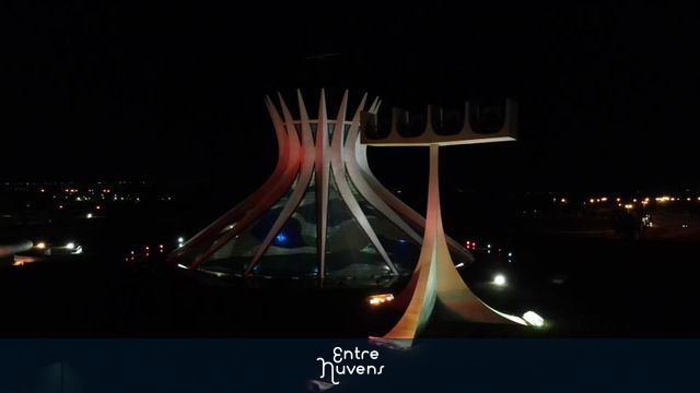 Orbital na Catedral Noturna