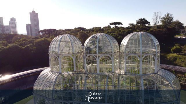 Orbitando a estufa do Jardim Botânico de Curitiba