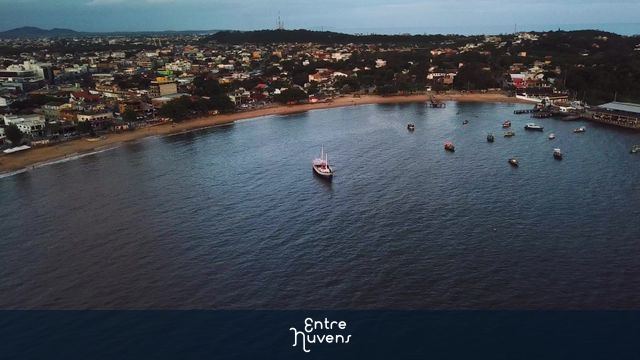 Orbitando Barco em Rio das Ostras-RJ dia nublado
