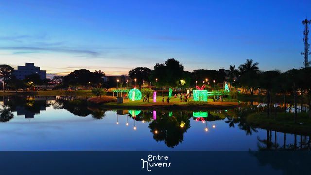 Orla da Lagoa em Modo Panorâmico no entardecer — vídeo aéreo de Patos de Minas