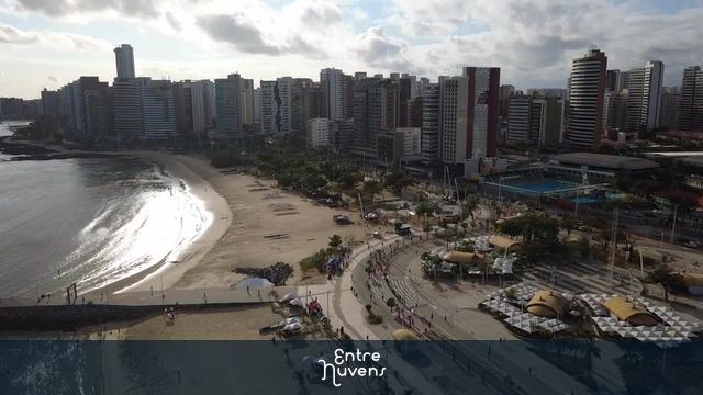 Orla de Fortaleza com Praia e Arranha-Céus