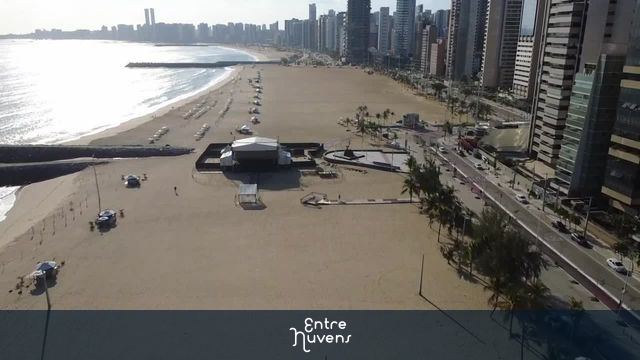 Orla Moderna e Praia de Areia Dourada — vídeo aéreo de Fortaleza