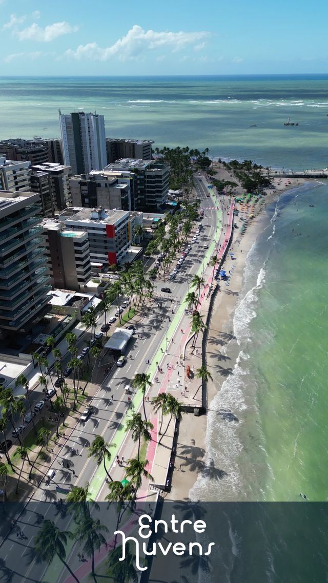 Orla urbana e ciclovia à beira-mar — vídeo aéreo de Maceió