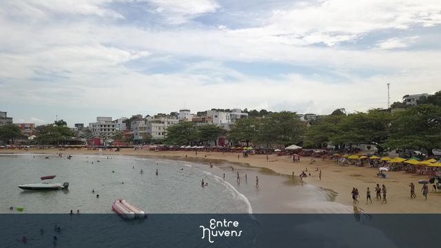 Outra cena da Praia de Iriri no Espírito Santo — vídeo aéreo de Piúma