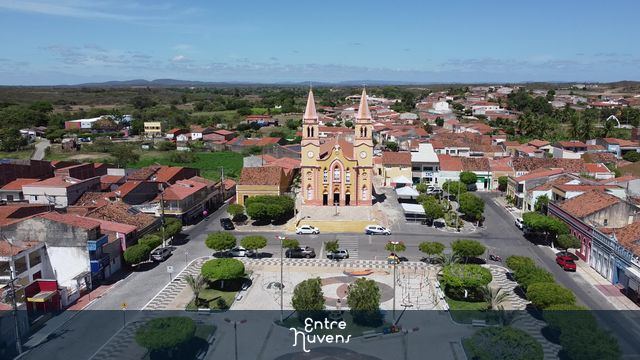 PAN HORIZONTAL ESQUERDA CEARÁ INTERIOR — vídeo aéreo de Lavras da Mangabeira