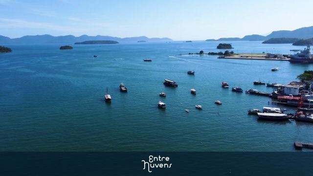 Panoramica do centro de Angra dos Reis, praia do anil, Cais, Porto e comunidades.