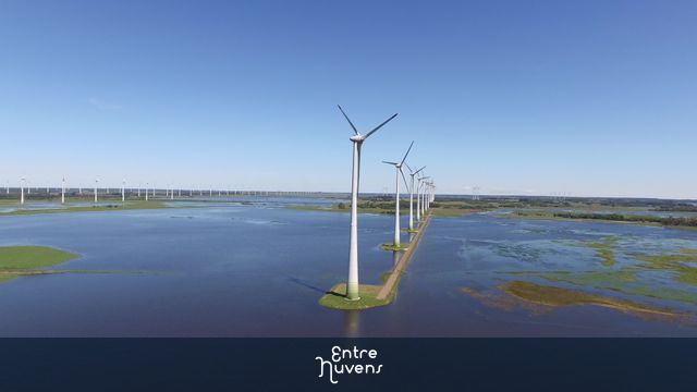 parque eólico  — vídeo aéreo de Osório