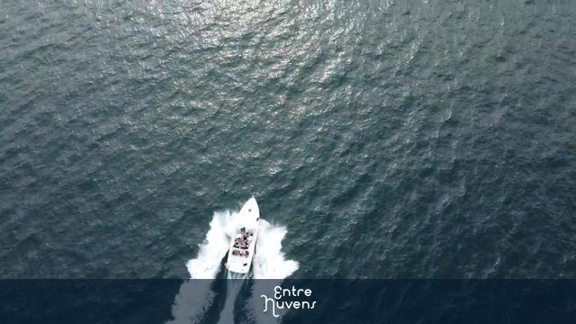 Acompanhamento lancha com drone — vídeo aéreo de Angra dos Reis