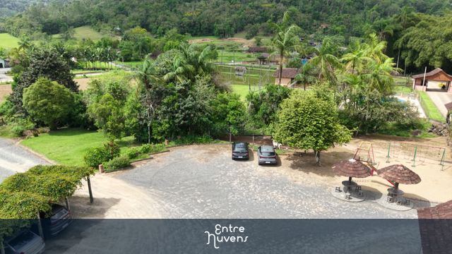 Passeio em Sítio Rural Alemão: Natureza, Lazer e Descanso no Campo — vídeo aéreo de Pomerode