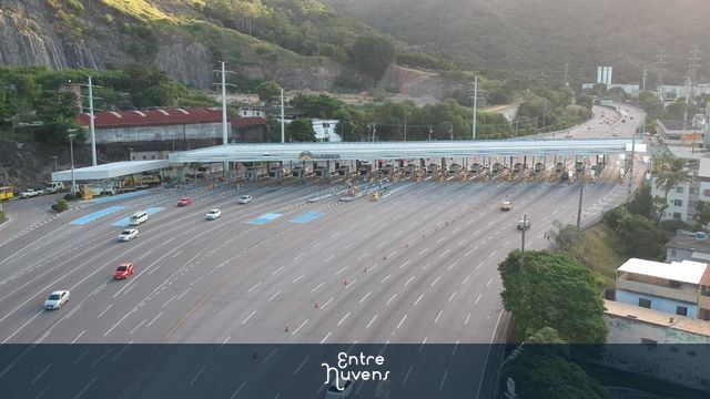 Pedágio com trânsito bom — vídeo aéreo de Rio de Janeiro