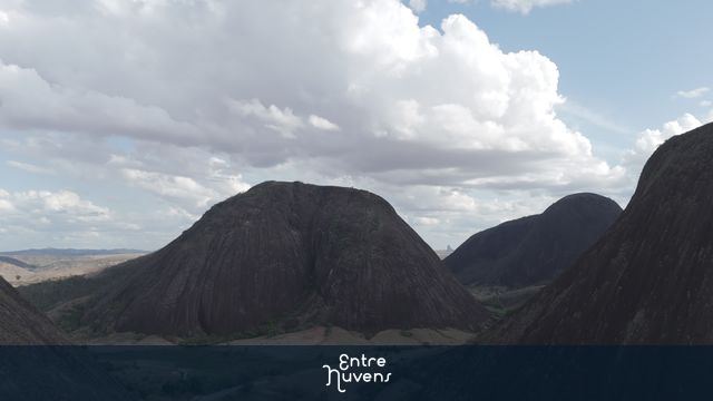 PEDRA DO CHAPADAO - TEOFILO OTONI - MG  — vídeo aéreo de Teófilo Otoni