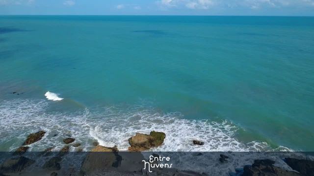 Pedra Furada e Mar Azul Turquesa — vídeo aéreo de Jijoca de Jericoacoara