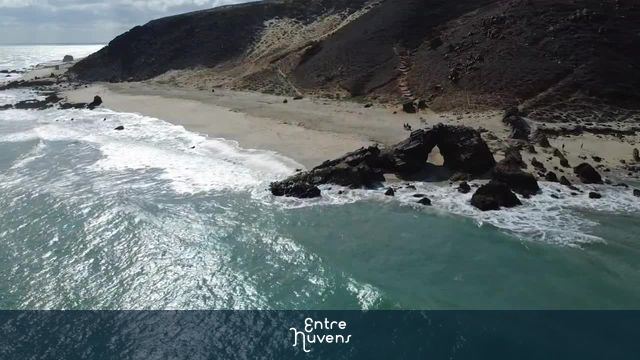 Pedra Furada Praia Selvagem — vídeo aéreo de Jijoca de Jericoacoara
