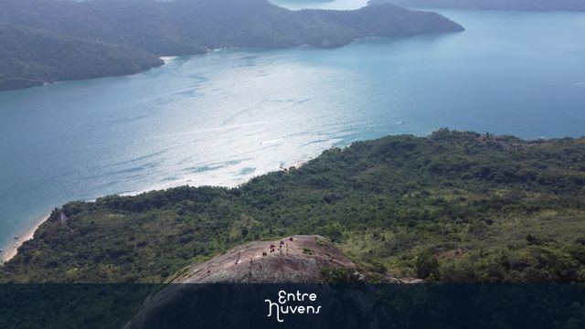 Pico do Pão de Açúcar (Saco do Mamanguá) — vídeo aéreo de Paraty