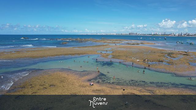 Piscinas naturais e recifes à beira-mar Praia de Itapoã