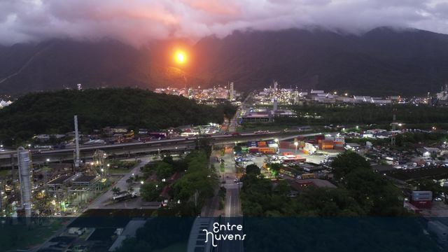 Polo industrial — vídeo aéreo de Cubatão