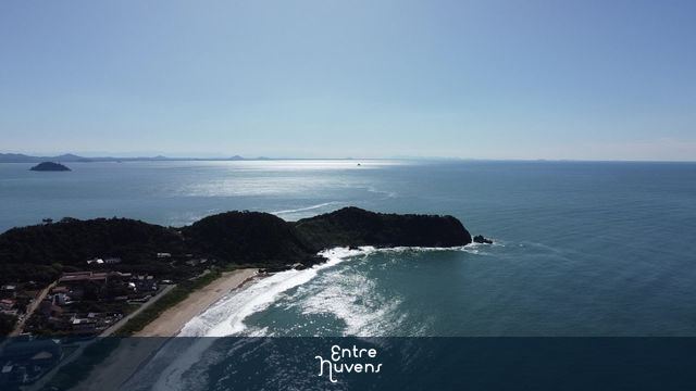 Ponta do Vigia - Ilha feia e Itacolomy — vídeo aéreo de Penha