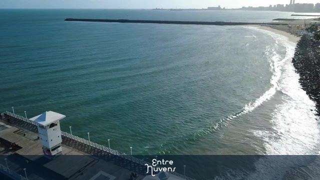 Ponte dos Ingleses e Praia Urbanos com Vista Panorâmica — vídeo aéreo de Fortaleza