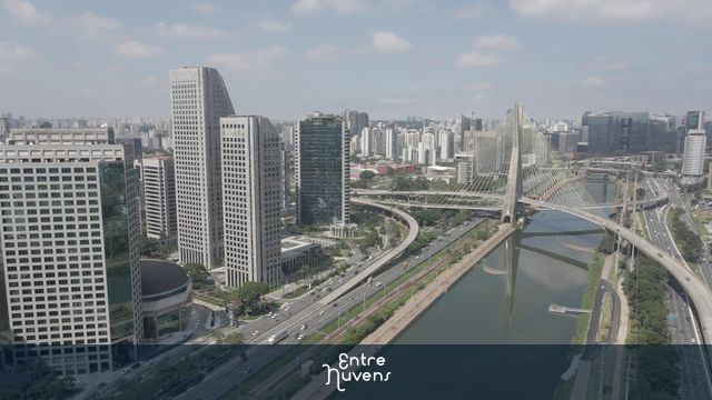 Ponte Estaiada e skyline da zona sul de SP