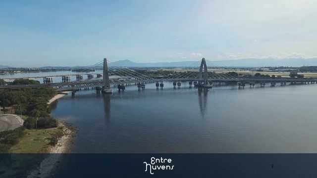 Ponte Estaiada na Ilha do Governador — vídeo aéreo de Rio de Janeiro