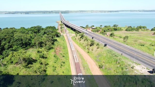 Ponte Rodo ferroviária — vídeo aéreo de Aparecida do Taboado