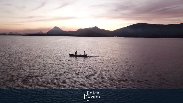Por do sol com pescadores na Lagoa de Maricá