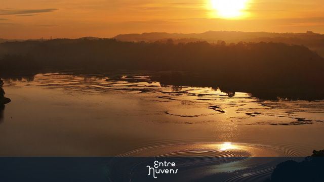 pôr do sol e passeio de jet ski em aguas tranquilas da represa